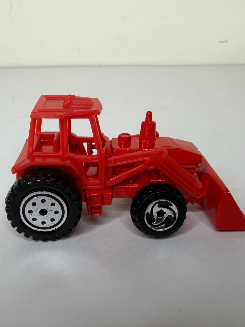Vintage Hot Wheels 1991 Tractor Front End Loader Red 1/64 Scale